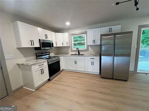 5th image of 4396 Greenleaf Cir SW