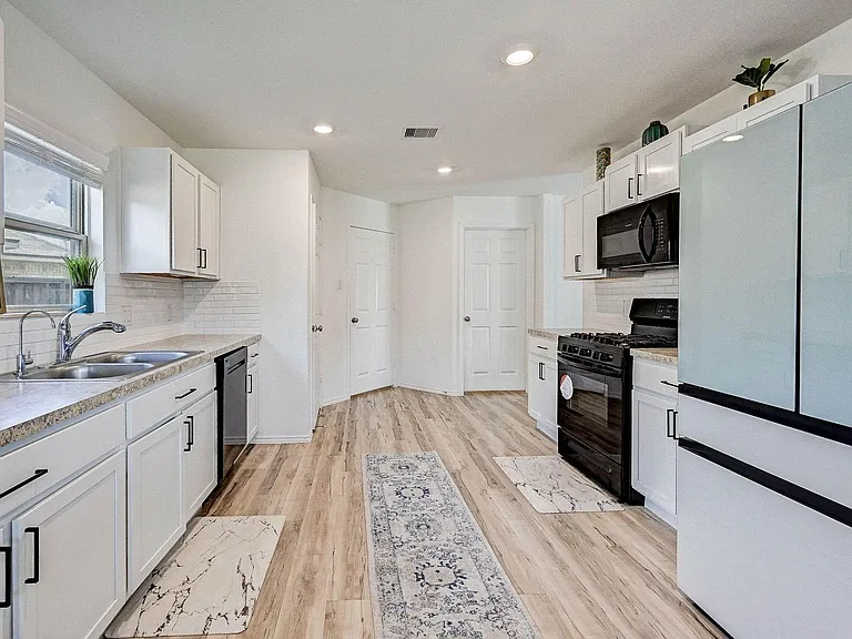 1702 Campos Ct — Photo 21