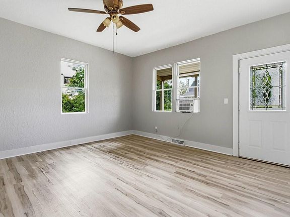 2nd image of 208 W Messenger Street