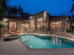 2070 Gordon Dr, Naples, FL 34102