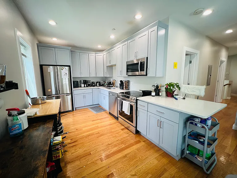 8 W Bellflower St #1 — Photo 3
