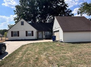 512 Westwood Dr, Coffeyville, KS 67337
