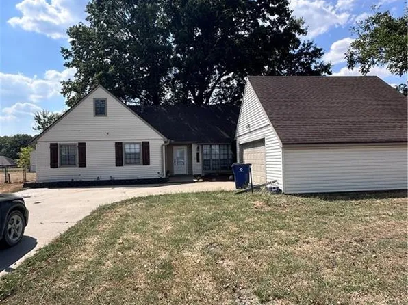 512 Westwood Dr, Coffeyville, KS 67337