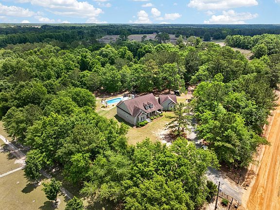 2nd image of 150 Magnolia Rd
