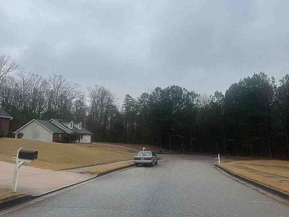 Exterior Neighborhood (street photo)