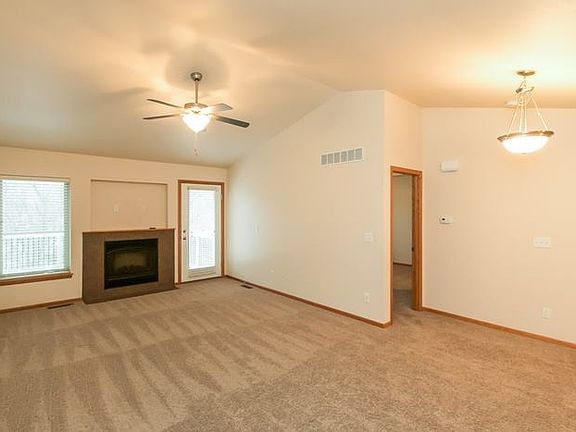 5th image of 964 Cortney Ln