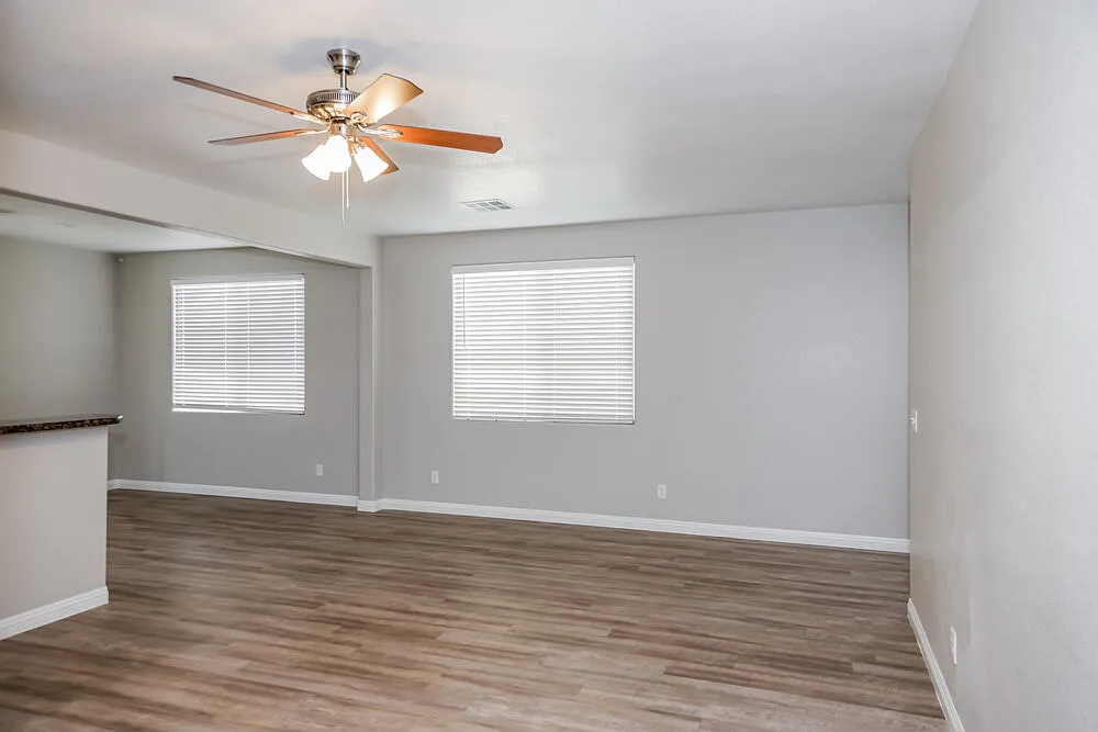 3 bed, 2.0 bath, 1340 sqft, $2,210 — Photo 4