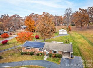 605 Dana Rd, Flat Rock, NC 28792