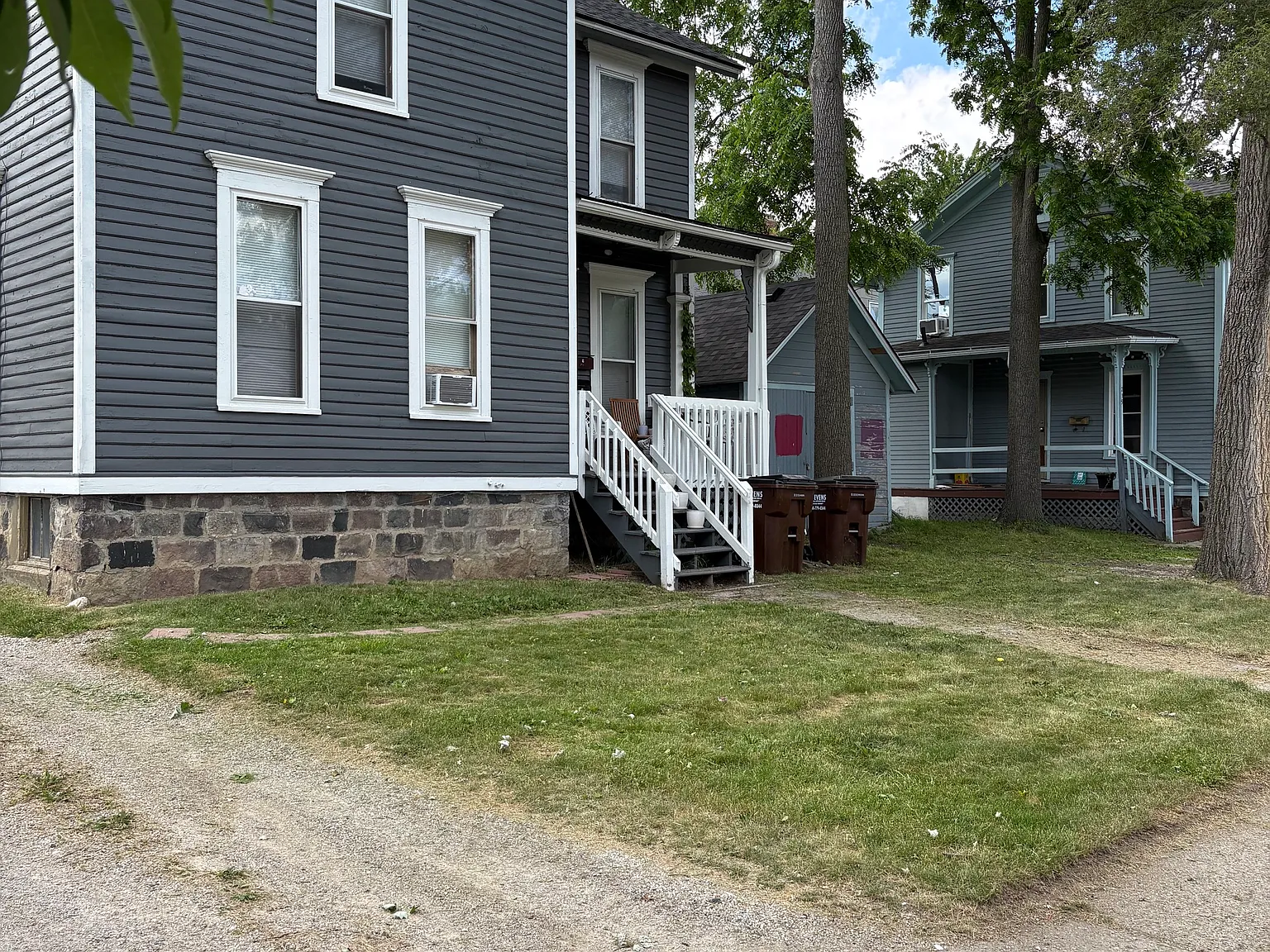 4 bed, 1100 sqft, $1,800 — Photo 2