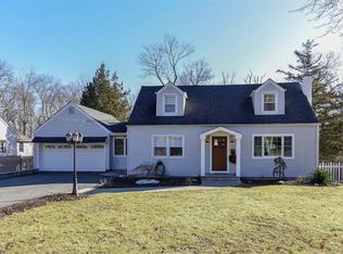 40 Pleasant View Dr, Wayne, NJ 07470