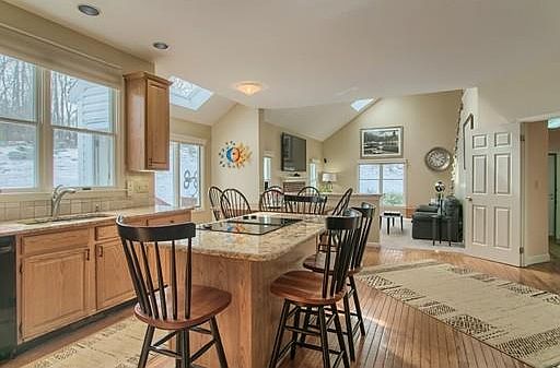 2nd image of 9 Keyes House Rd