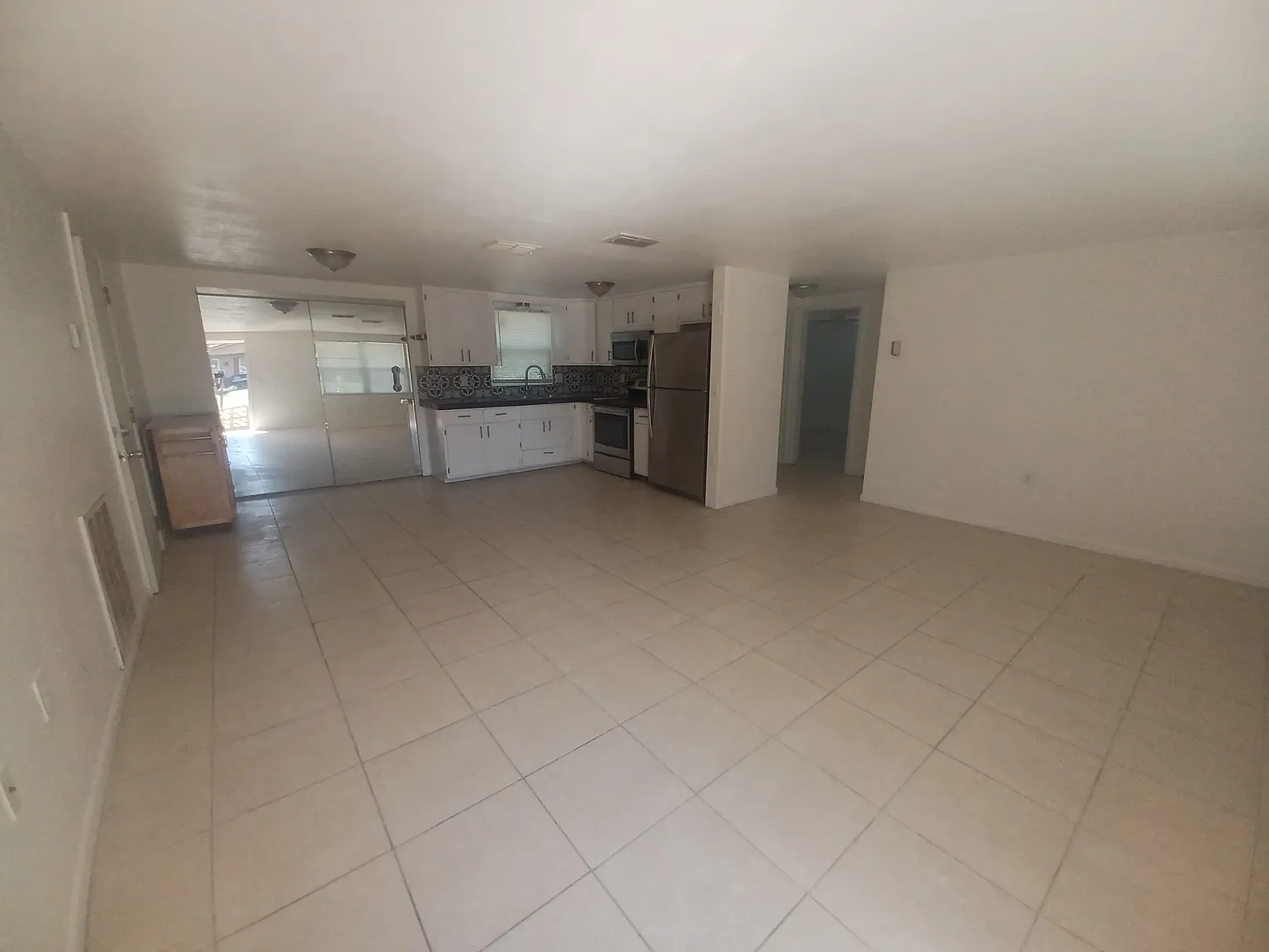 4 bed, 1424 sqft, $1,650 — Photo 2