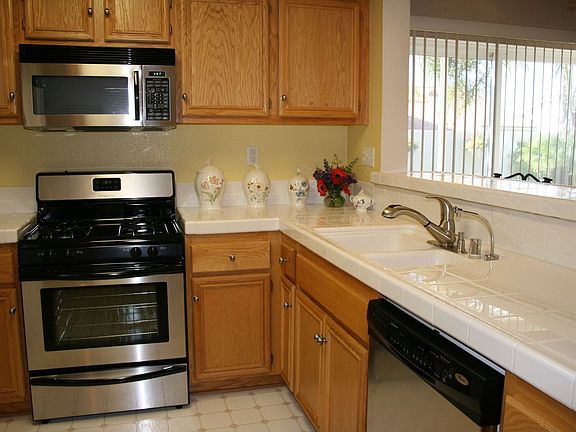 3rd image of 4758 Heathbrook Ct