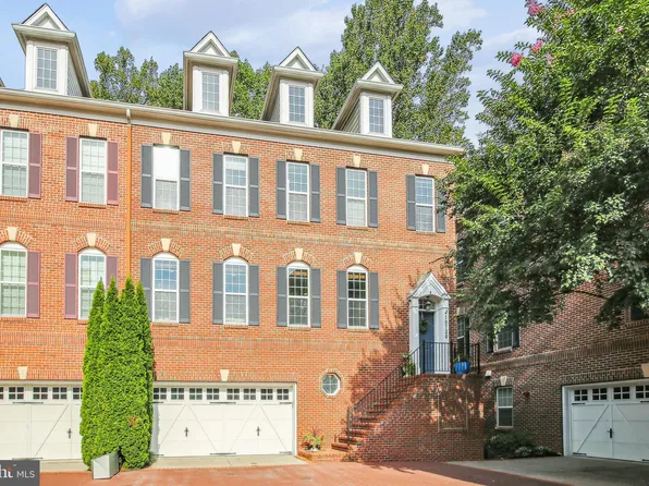10720 Cameron Glen Dr, Fairfax, VA 22030