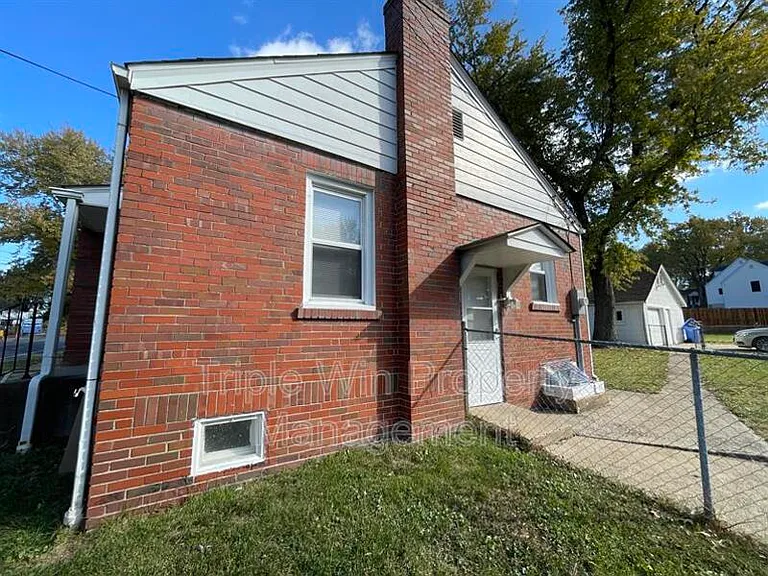 1004 N New Florissant Rd — Photo 3