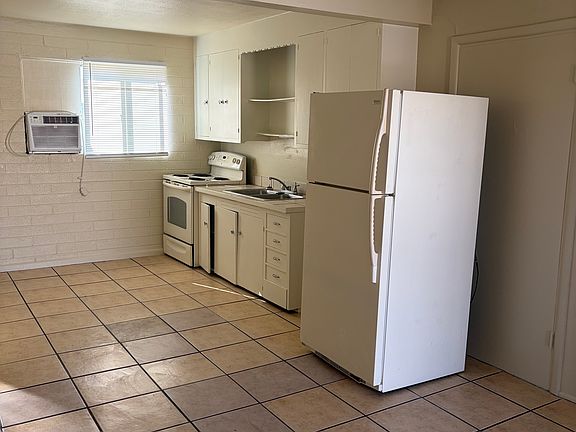 4th image of 8240 E 1st Ave #4