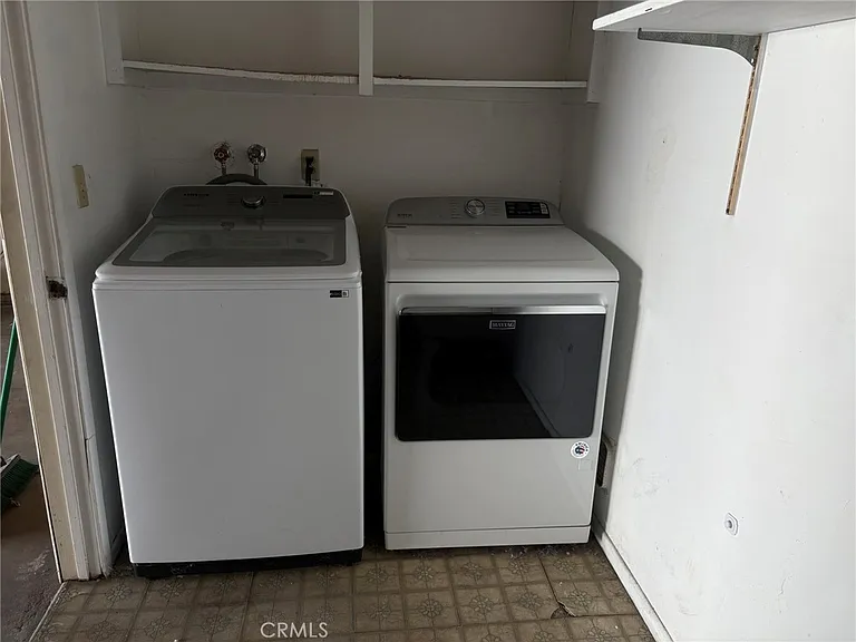 1585 Christopher Ln — Photo 23