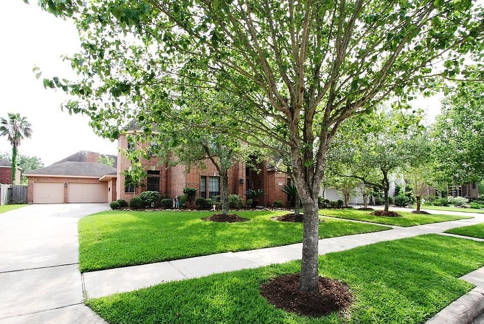 1st image of 313 Oak Forest Dr