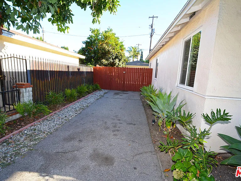 12944 Haynes St — Photo 41