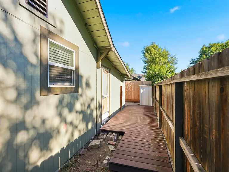 510 NE Quimby Ave #1 — Photo 21