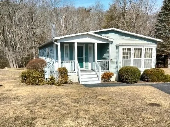 5 Fir Cir, Rockland, MA 02370