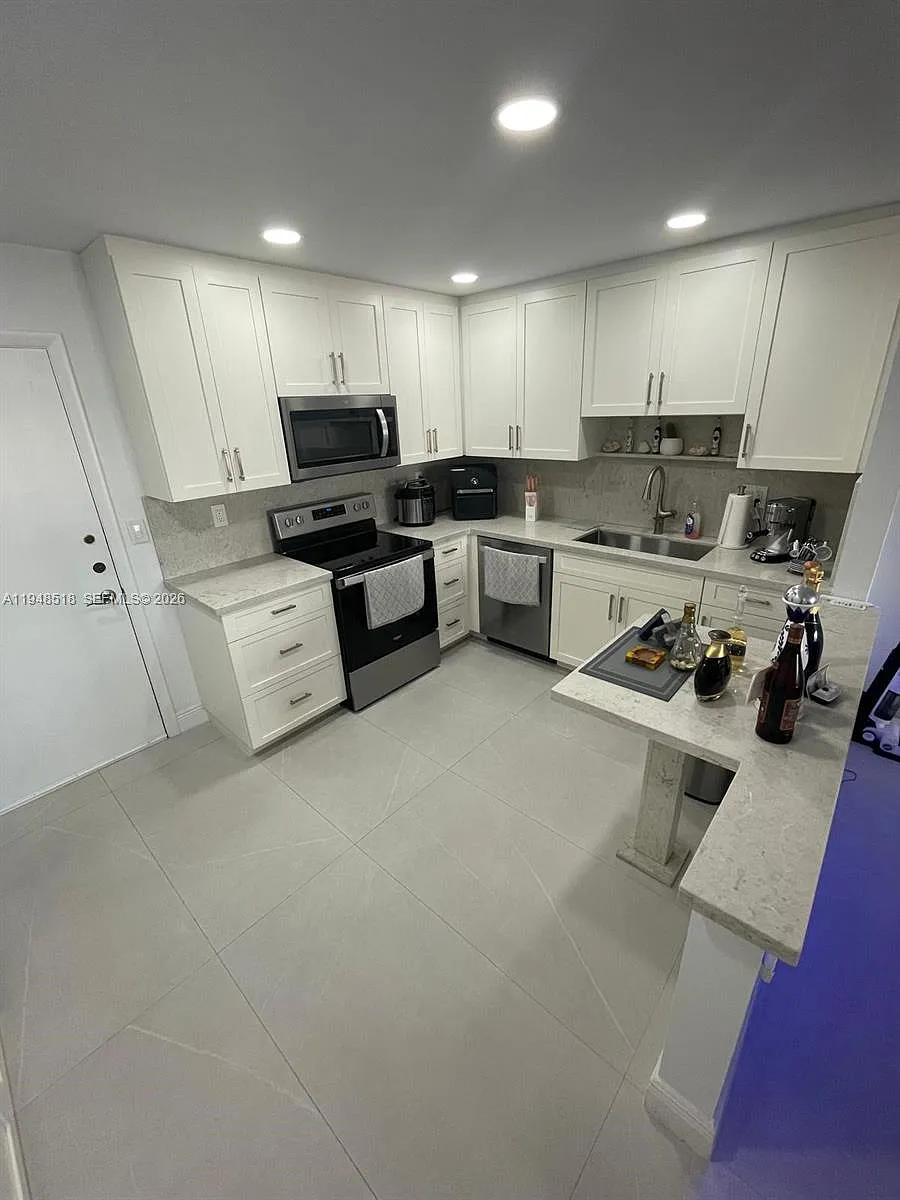 Building Photo - 1401 S Ocean Dr #302