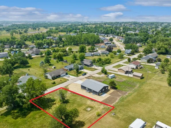 1130 Quarry Ave SW, Cedar Rapids, IA 52404