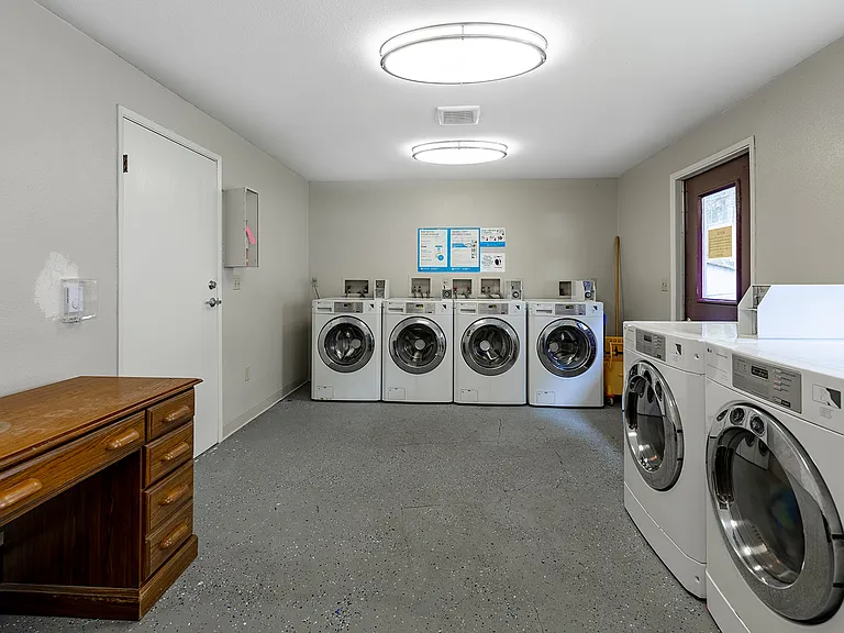 Marion Court Apartments — Photo 14