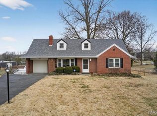 10040 Knollcrest Dr, Saint Louis, MO 63136