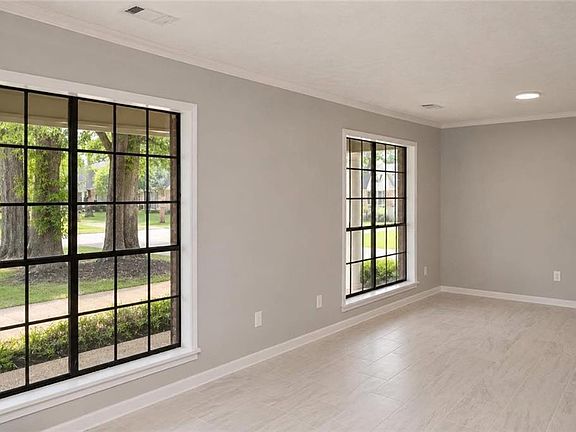 4th image of 4014 Wellington Blvd