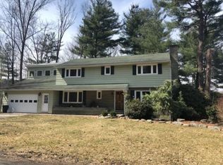 724 Pickwick Dr, Vestal, NY 13850