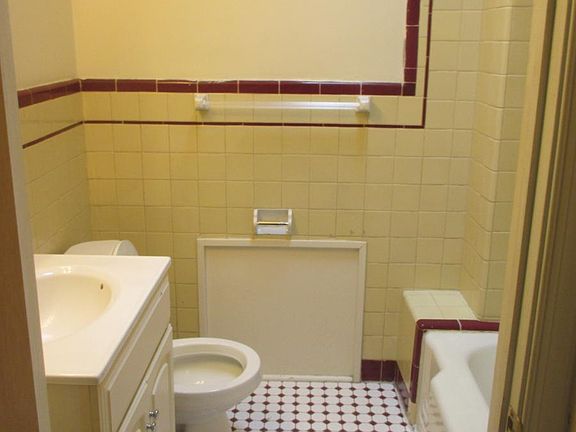 5th image of 521 W Abbottsford Ave Floor 2
