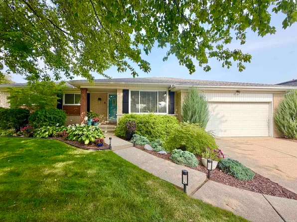 41304 Clairpointe St, Harrison Township, MI 48045