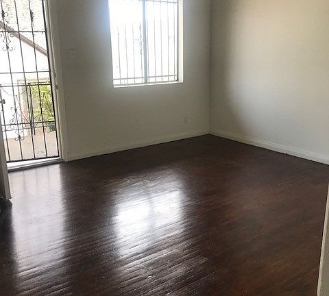 3rd image of 351 Douglas St
