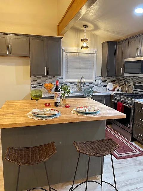 2 bed, 717 sqft, $1,650 — Photo 2