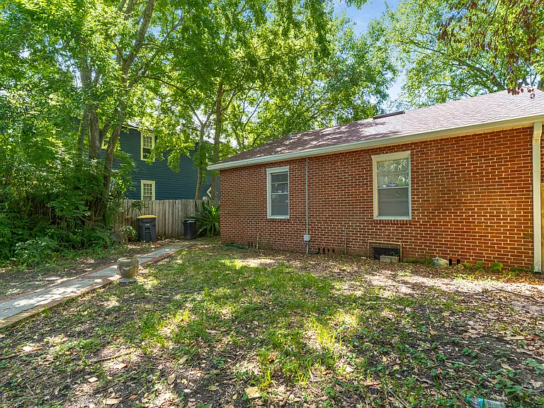 2039 Dellwood Ave — Photo 11