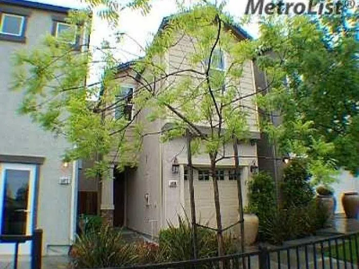 190 Cinema St photo 1