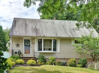19 Oak Ln, Verona, NJ 07044