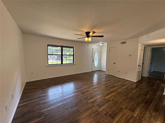 3rd image of 807 Trails End St