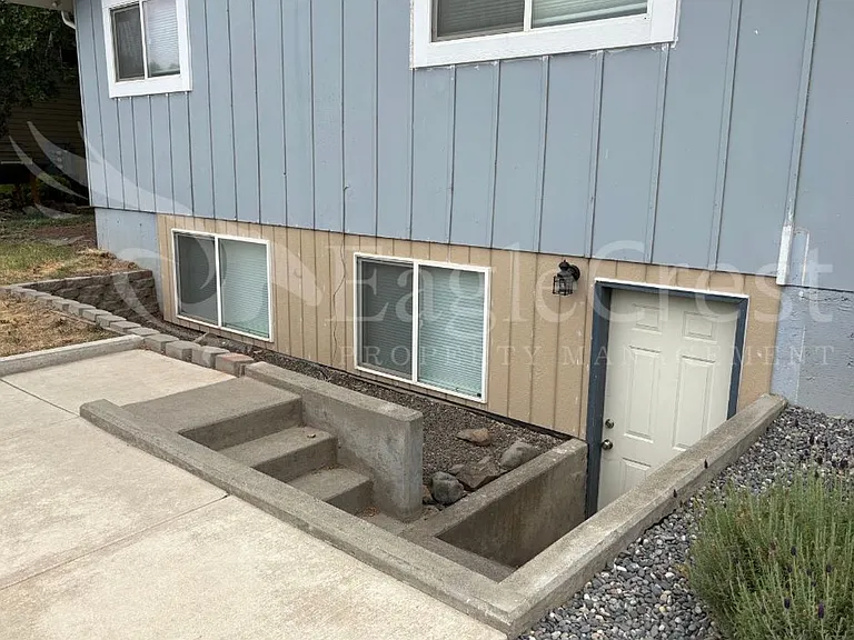 1110 S College Ave — Photo 2