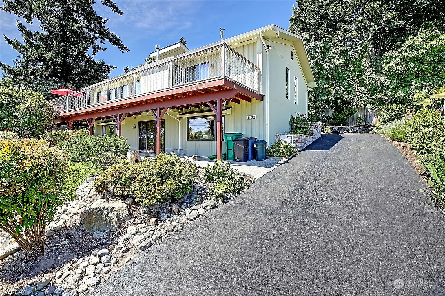 566 Waterline Loop photo 1