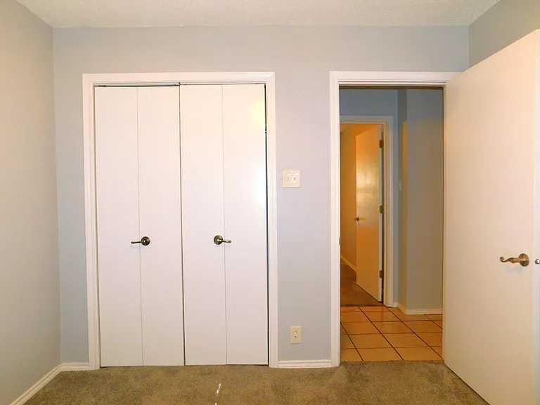 1114 E Mulberry St — Photo 16