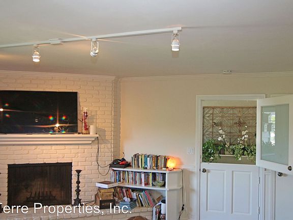 2nd image of 428 Irvine Ave