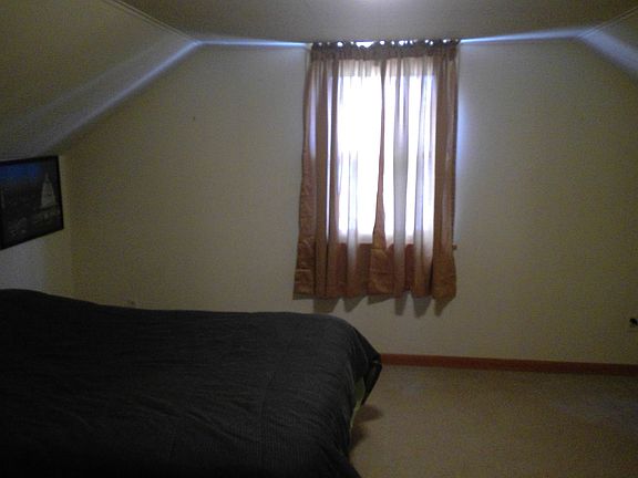 upstairs bedroom north