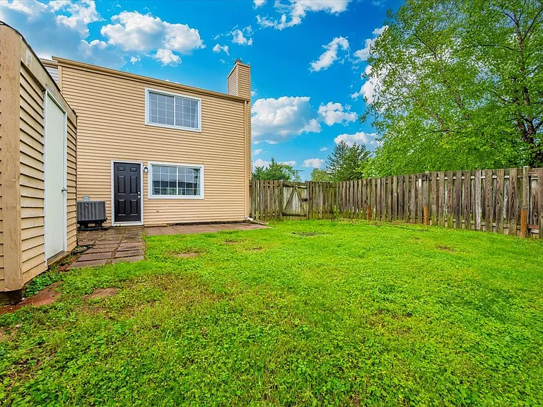 214 Ashfield Ct — Photo 36
