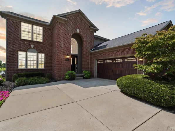 27861 S Mockingbird Dr, Flat Rock, MI 48134