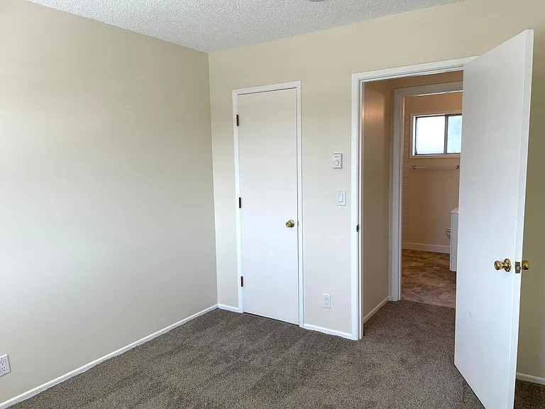 C2402 - Maple Court Apartments — Photo 66
