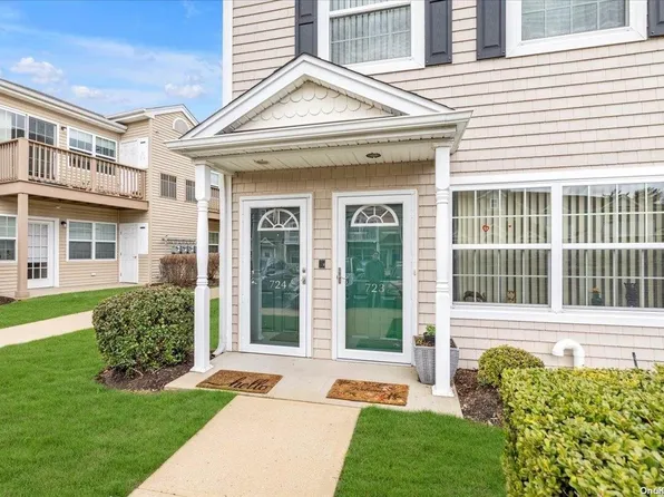 723 Willow Lane 1st Fl, Valley Stream, NY 11580