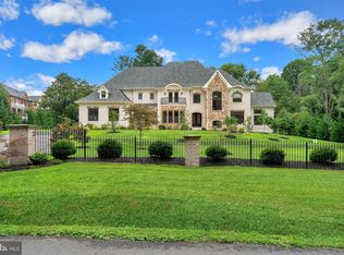 312 Walker Rd, Great Falls, VA 22066