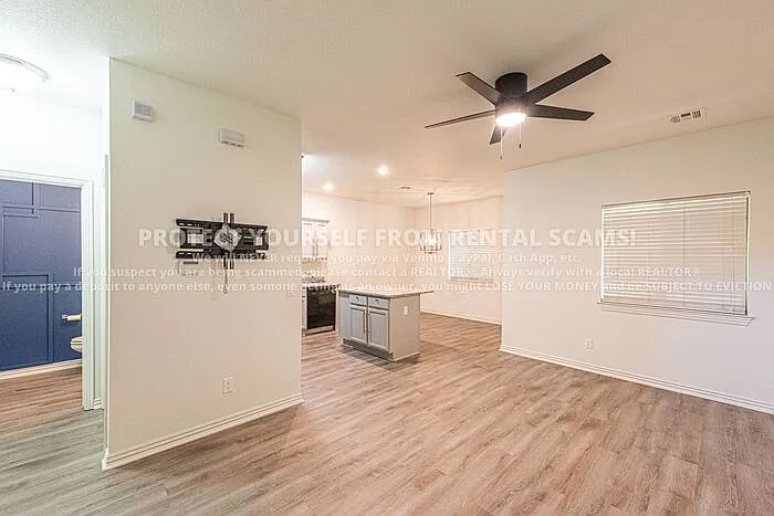 3 bed, 2.0 bath, 1424 sqft, $1,700 — Photo 2